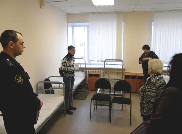 Ишимская улица. Новости ишима 23 апреля. Велосипедисты. Пешеходный переход фото. Полицейский отдел.