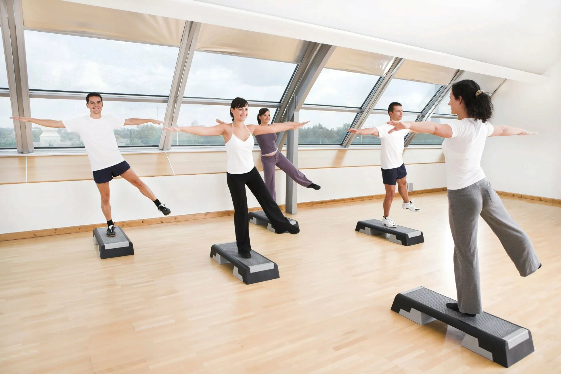 Step core. Степ-платформа Sundays Fitness ir97392. V Step в степ аэробике. Степ аэробика Step Lift. Занятия на степ платформе.