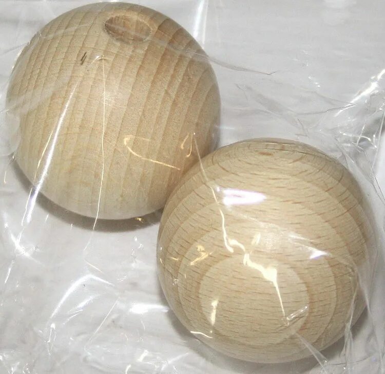 Плотность деревянного шара. Шар деревянный. Шарик из дерева. Выточить шар деревянный. Деревянные шарики с отверстием.