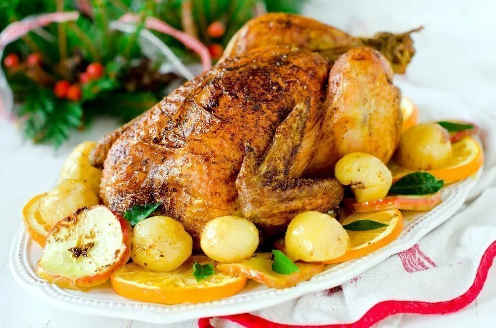 Запеченный гусь на новый год. Приготовить вкусную утку на новый год. Утка запеченная в духовке с яблоками. Гусь фаршированный яблоками. Жареный гусь.