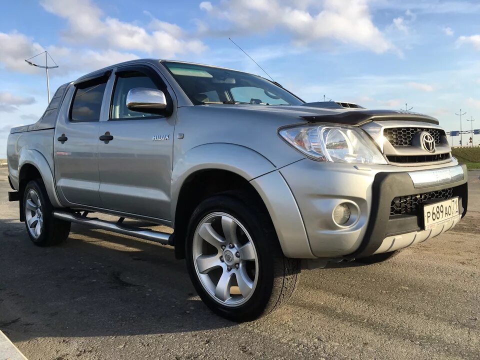 Хайлюкс 7 поколения. Toyota Hilux 7. Toyota Hilux 2010. Тойота Хайлюкс 7 поколения. Тойота Хайлюкс 3 поколения.