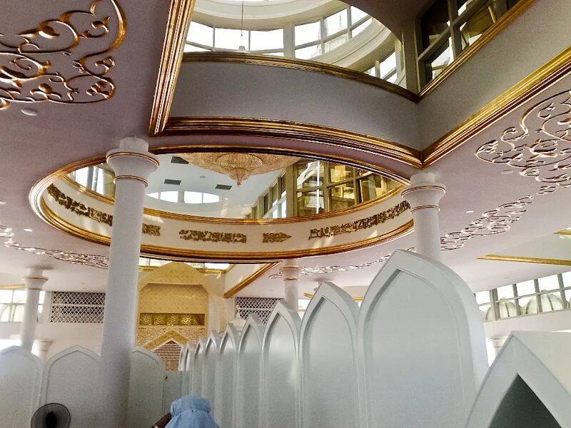 Мечеть халяль. Хрустальная мечеть в Малайзии. Кристальная мечеть. Кристальная мечеть Малайзия внутри. Хрустальная мечеть в Малайзии внутри.