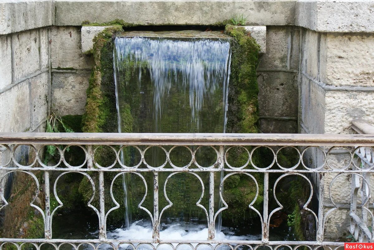 Струя фонтана. Водопад хрустальная струя кисловодск. Хрустальная струя. Хрустальная струя кисловодск. Водопад стеклянная струя кисловодск.