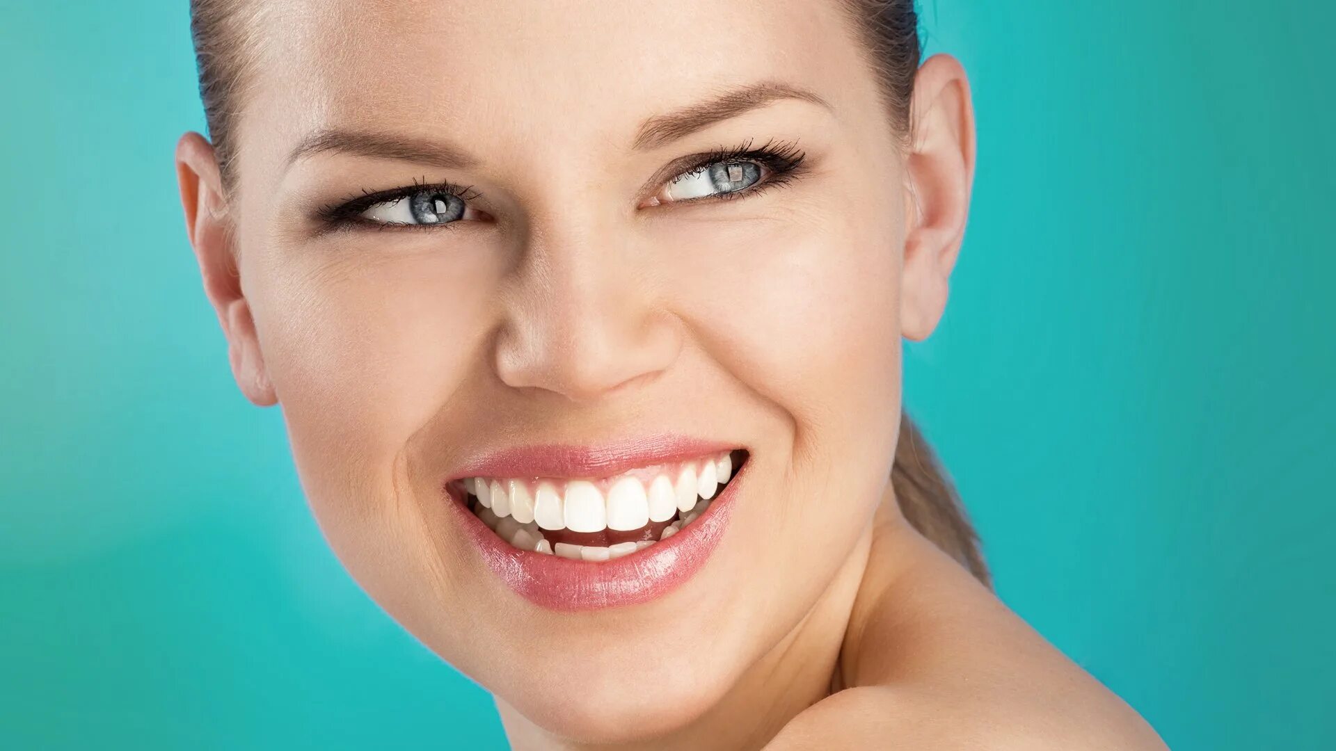 Красивая форма зубов. Круглая форма зубов. Женская улыбка. Девушка с белыми зубами. Диастема темникова.