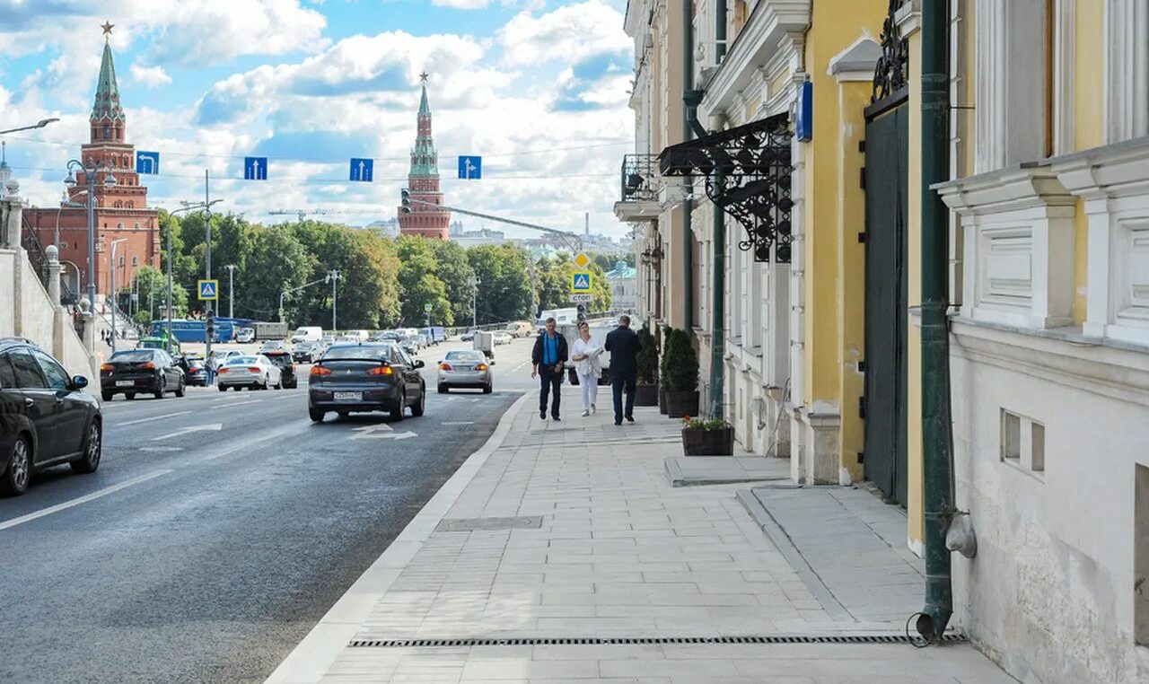 Арбатская боровицкая. Улица Знаменка Москва. Москва улица Фрунзе - Знаменка. Москва Знаменка - Крестовоздвиженский переулок. Улица Знаменка и Арбат.