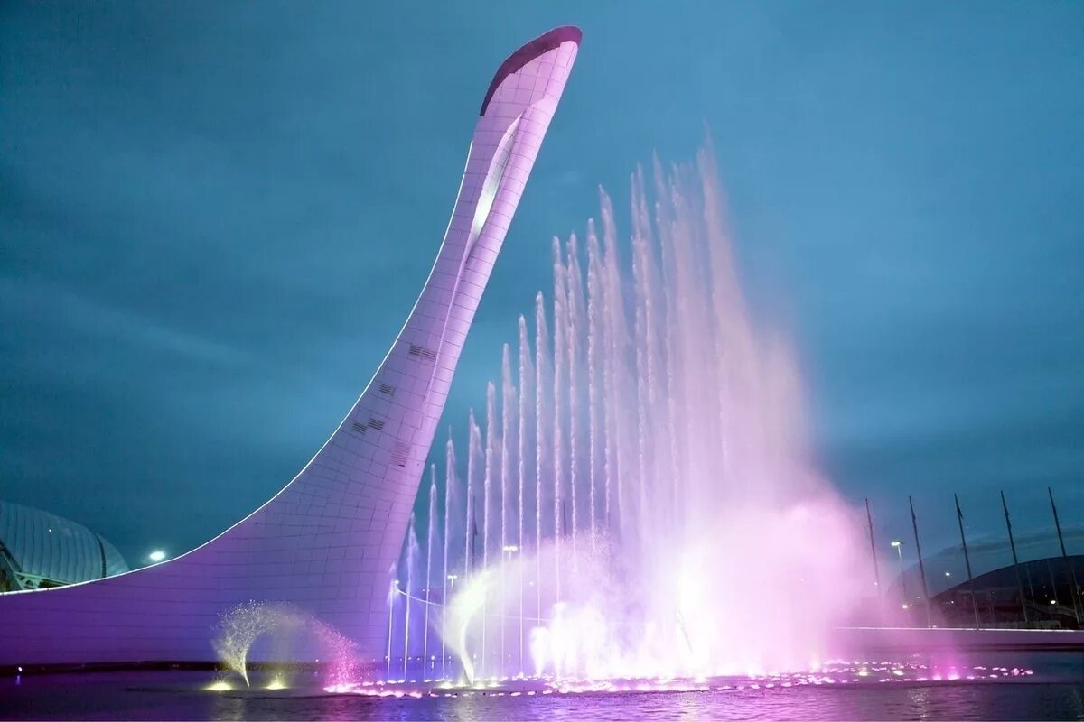 Олимпийский парк часы работы. Поющие фонтаны Сочи Олимпийский парк. Поющий фонтан Адлер Олимпийский парк. Поющий фонтан в Сочи в Олимпийском парке. Фонтан чаша олимпийского огня Сочи.