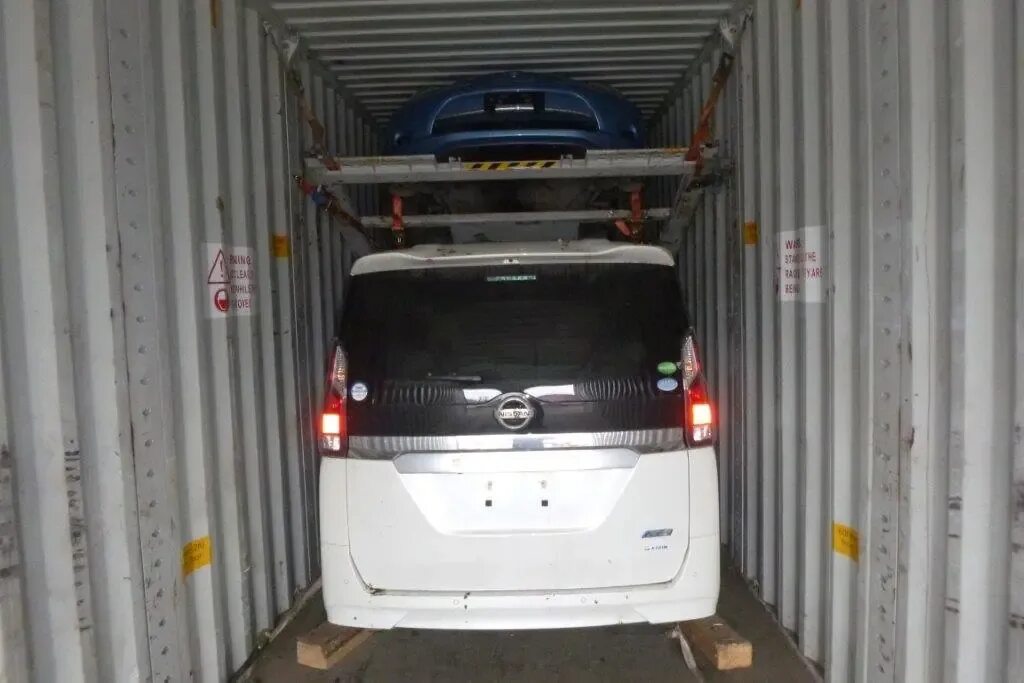 Перевоз авто в контейнере. Поезд автовоз. Гранд сервис отправка авто из владивостока. Перевозка машины владивосток москва. Перевозка машины владивосток москва.