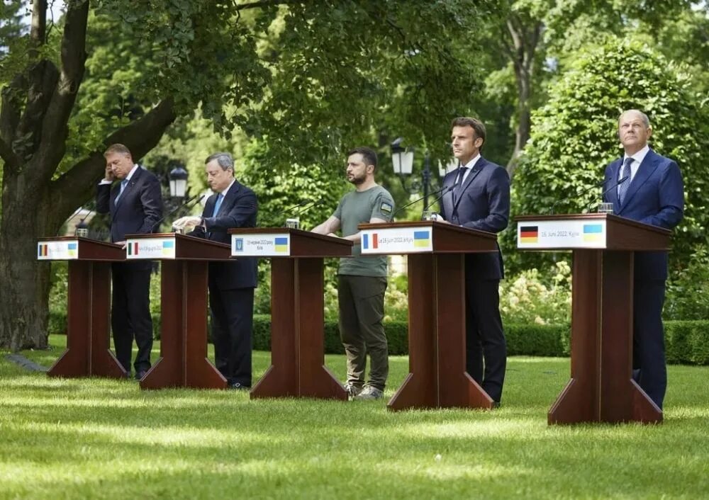 Претендент украины. Переговоры за столом. Встреча лидеров Италии и Германии.