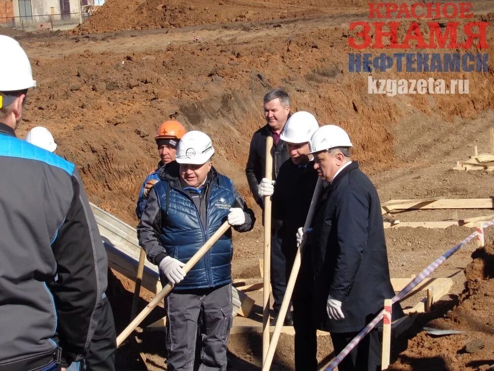 Амфибия нефтекамск спортивный. Амфибия нефтекамск. Фок амфибия нефтекамск. Нефтекамск фок. Амфибия нефтекамск.
