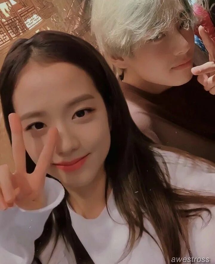 Taehyung and jisoo. Vsoo джису и тэхен. Бтс и блэкпинк. Джису blackpink и тэхен. Vsoo джису и тэхен.
