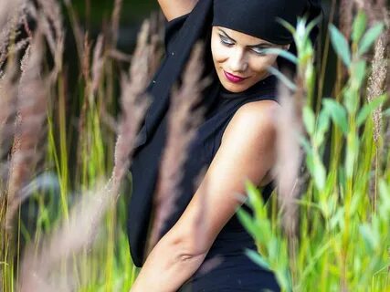 I am a sweet girl, with amazing brown eyes, always in a good mood. 