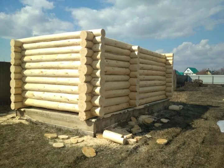 Оцилиндрованное бревно osmo. Сруб. Рубленные бани фото. Срубовой дом. Канадская рубка кедр.