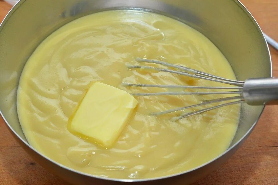 Заварной крем классический простой рецепт. Заварной крем классический для Наполеона. Заварной крем с маслом. Заварной крем классический для торта. Заварной крем на молоке.