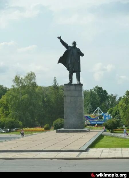 Памятник ленину в уфе. Памятник ленина в уфе. горсовет уфа ленин. статуя ленина уфа. статуя ленина горсовет уфа.