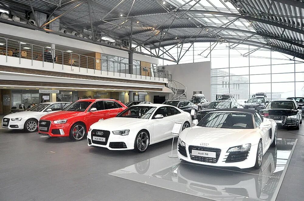 Ауди центр санкт петербург. Автосалон ауди. премиальные автомобили. автомобильный салон. элитный автосалон.