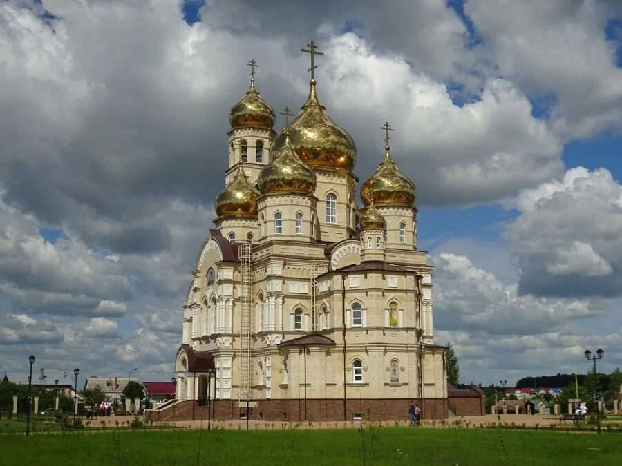 Самое в орловской области. Вятский Посад. Церковь Сретения Господня. Орловская область Посад Вятский храм. Вятский Посад Орел храмовый комплекс. Вятский Посад новый храм в Орле.