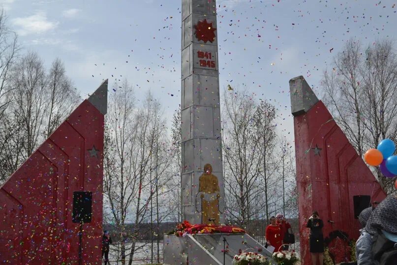 Усть кулом на неделю. Усть Кулом памятники. Памятник Великой Отечественной войне Усть Кулом. Усть-Кулом достопримечательности. Обелиск в Усть-Куломе в Коми.