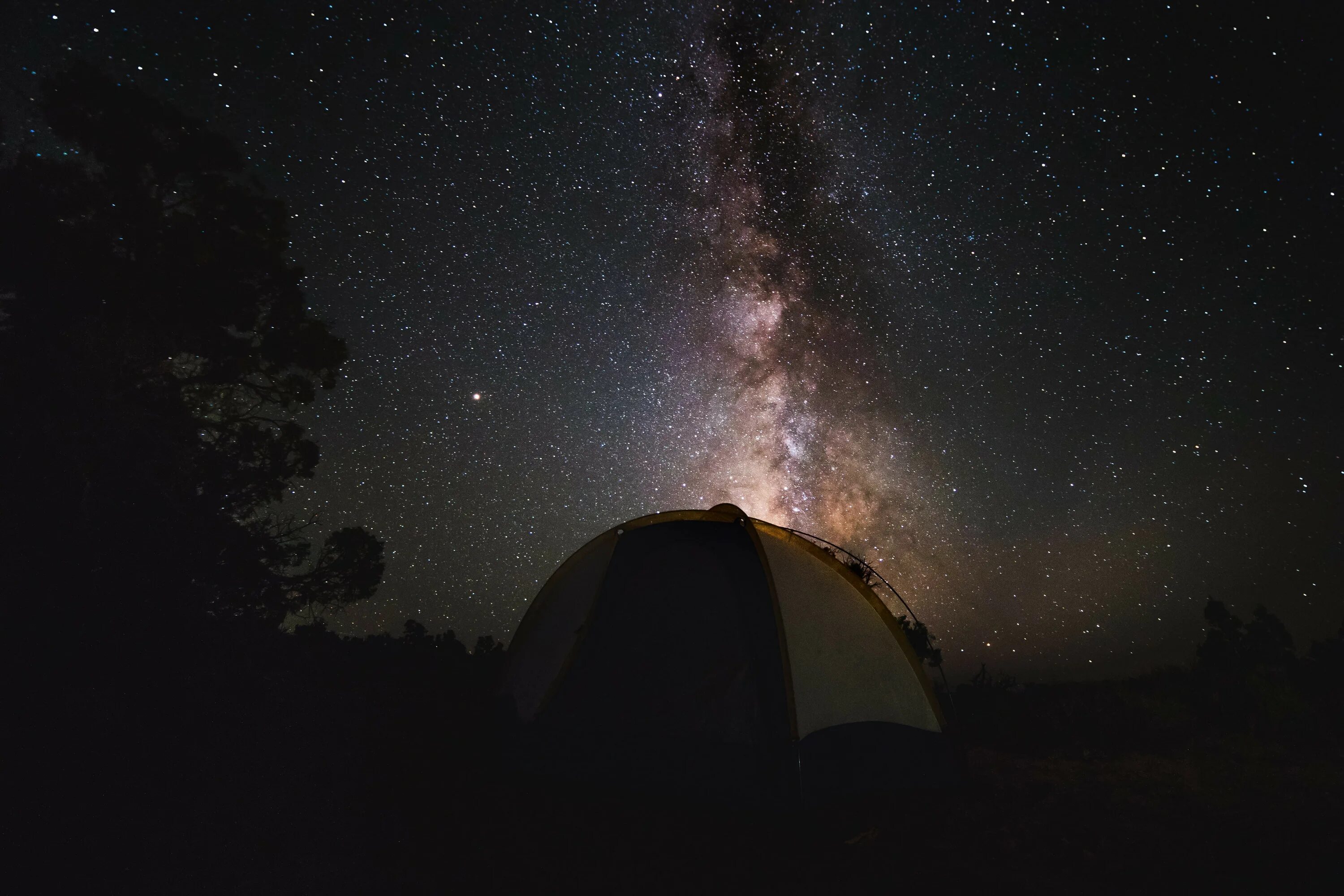 Sky camping. Палатка ночью. Палатка на фоне ночного неба. Звездное небо и палатка. Ночь палатка звезды.