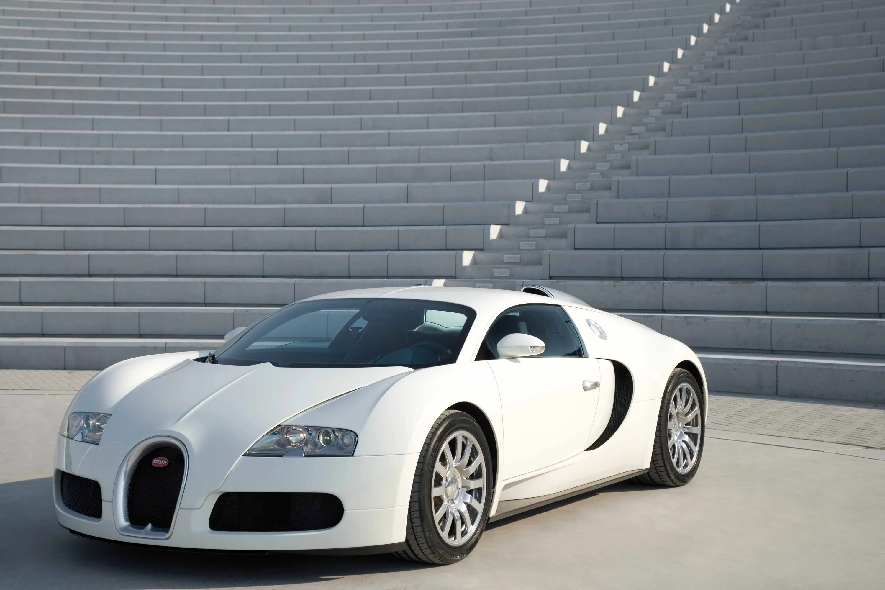 Бугатти Вейрон белая. Bugatti Veyron 2022. Bugatti Veyron 2005. Бугатти Вейрон 2015 белая. Высокие тачки