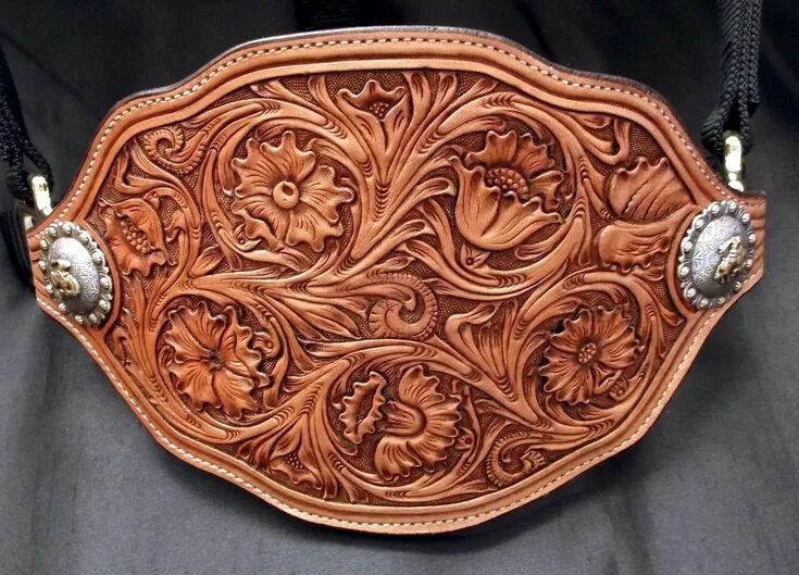 Техники обработки кожи. Изделия из кожи. Художественная обработка кожи. Художественные изделия из кожи. Кожа прикладное искусство.