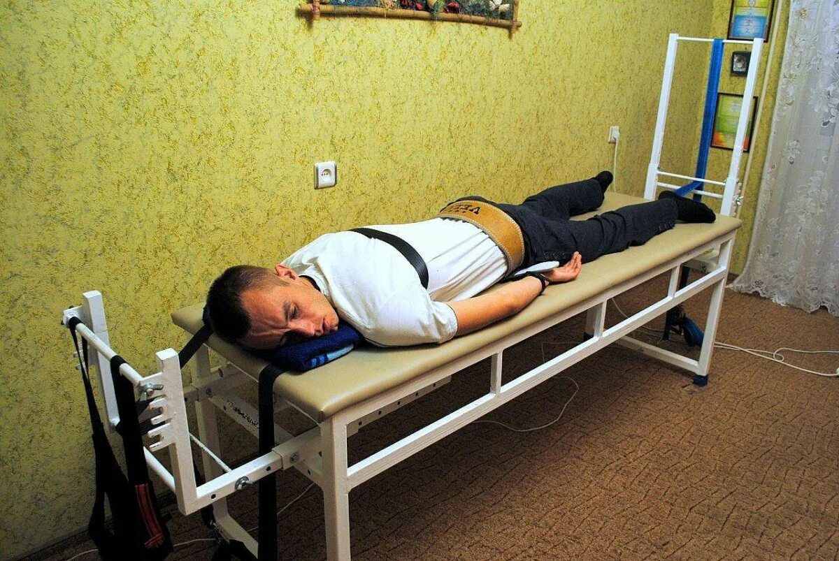 Доска евминова для позвоночника. Вытяжитель позвоночника. Манжетное вытяжение тазобедренного сустава. Дикуль о инверсионном столе. Как вытянуть позвоночник.