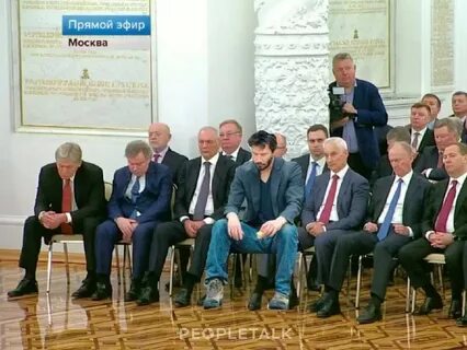 Кто сидит рядом с путиным