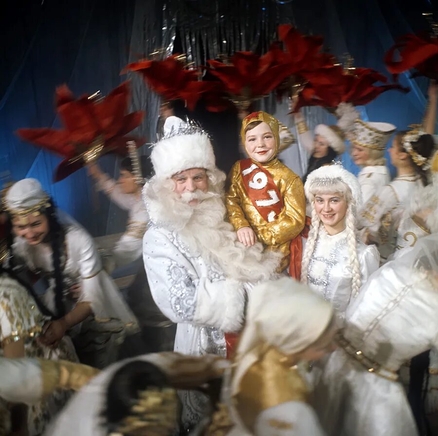 Дед в кремле. Дед мороз и снегурочка в доме союзов. дед мороз и снегурочка 1937 год. главный дед мороз ссср. дед мороз и снегурочка дом союзов 1937 года.