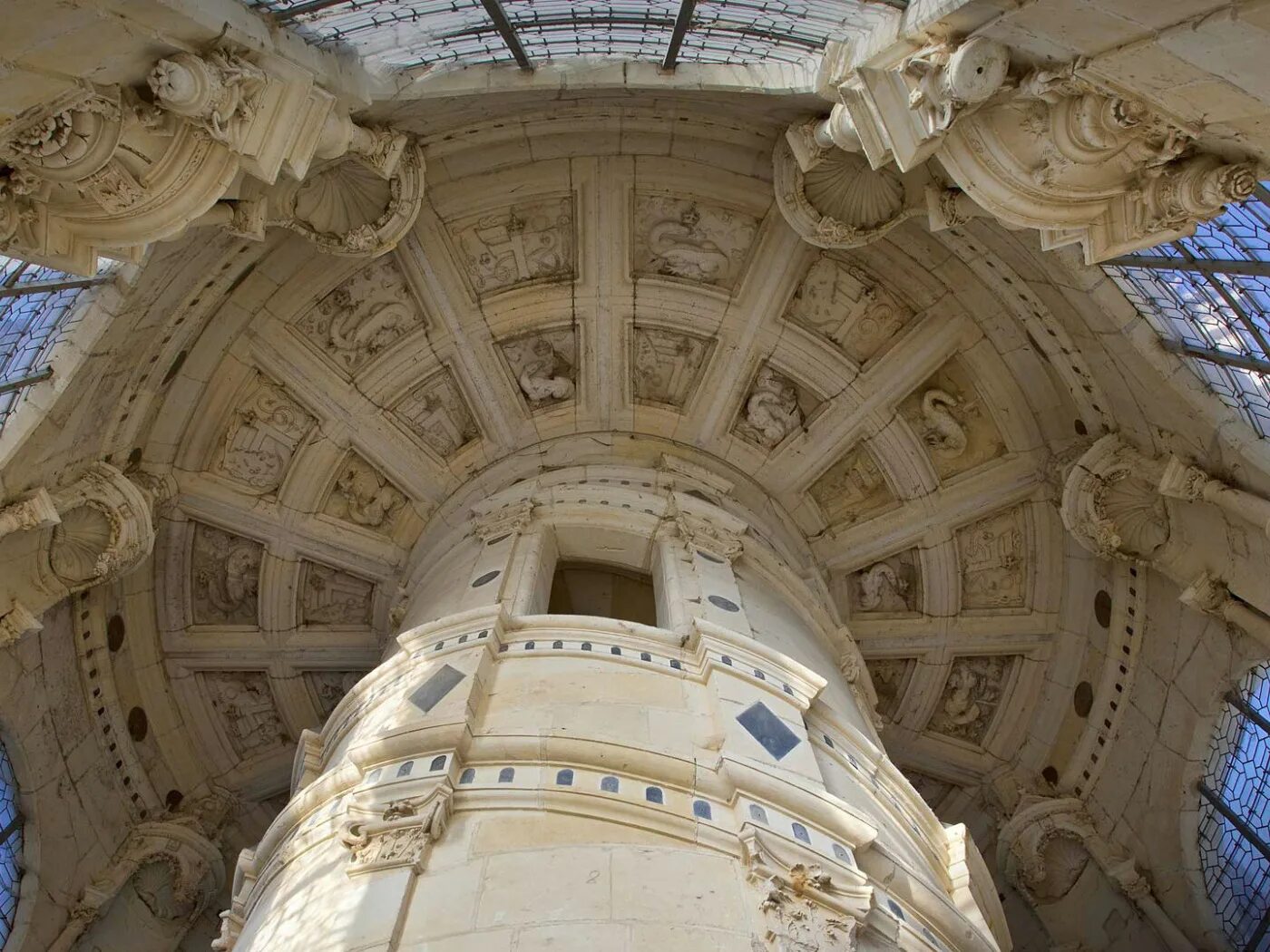 Замок шамбор лестница леонардо да винчи. Шамбор леонардо. Замок шамбор лестница леонардо. Замок шамбор лестница леонардо. Лестница леонардо да винчи в замке.