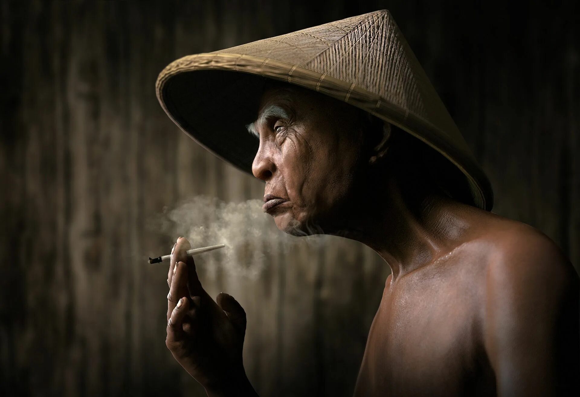 Алекс риес. Как называется несуществующий человек. Портрет несуществующего человека. Уэйн дуглас барлоу экспедиция. Старики курят.