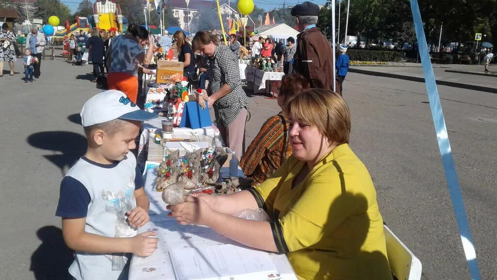 Дом детского творчества георгиевск мероприятия. Дом детского творчества георгиевск история. Логотип мудо ддт георгиевска. Ддт георгиевск. Детская школа искусств георгиевск.