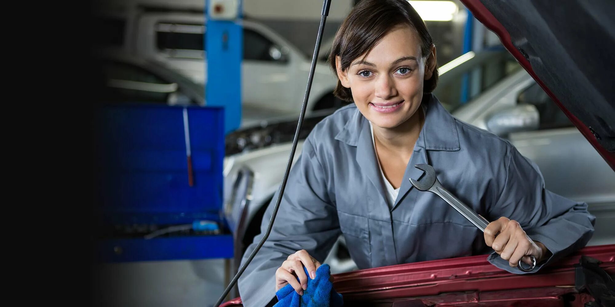 Sweety fox auto mechanic. Женщина механик. Девушка автомеханик. Женщина автослесарь. Красивая девушка автомеханик.