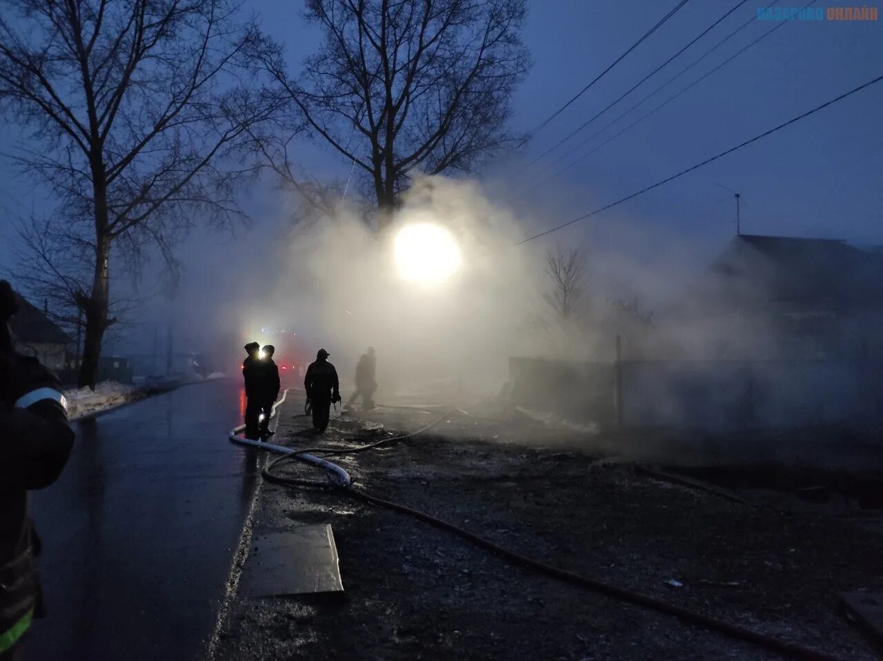 Пожары любви это эвакуация песня. Пожар в Назарово. Пожар в Назарово сегодня. Пожарная с 3х ракурсах на улице зимой.