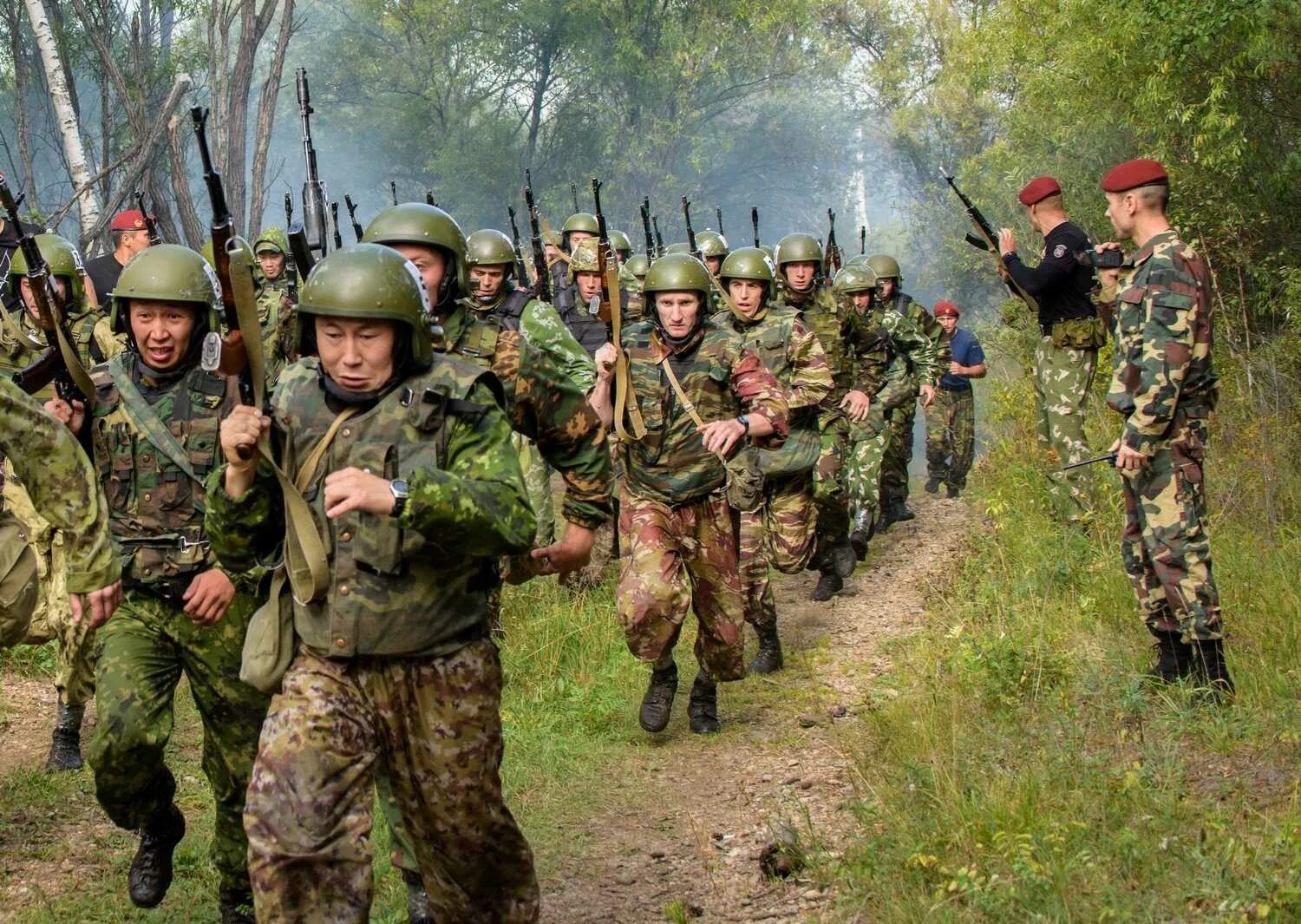 Спецназ рф краповые береты. Армия россии краповый берет спецназ. Сколько служат в спецназе. Спецназ цсн витязь. Краповый берет 3214.