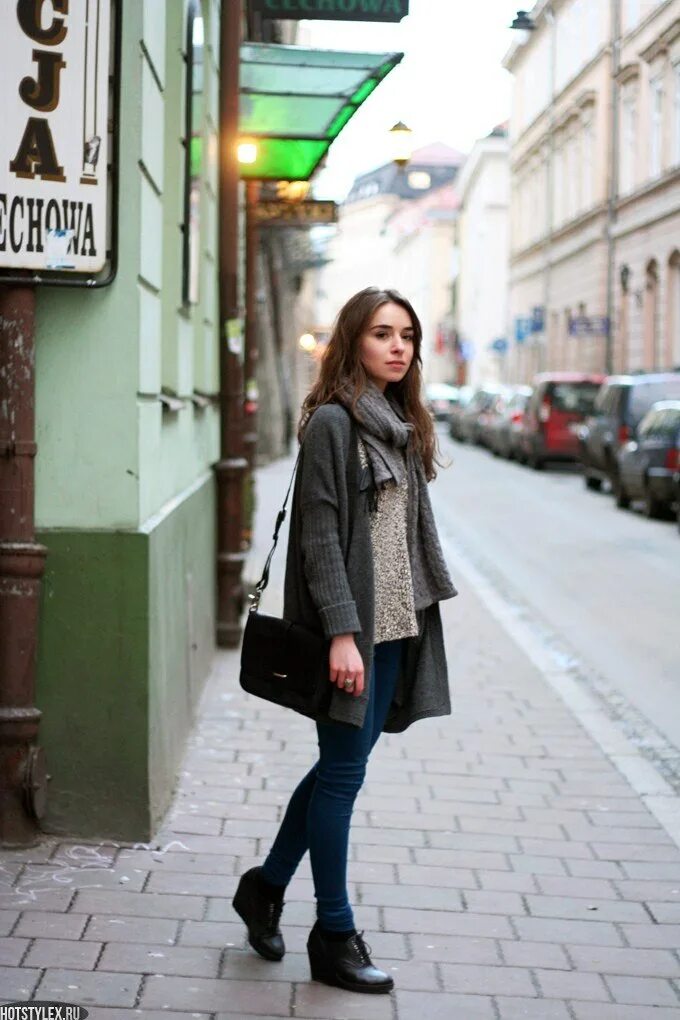 Современно одетые девушки. Повседневная одежда для девушек. Уличный стиль саши пивоваровой. Обычная одежда для повседневной жизни. Эммануэль альт уличный стиль.