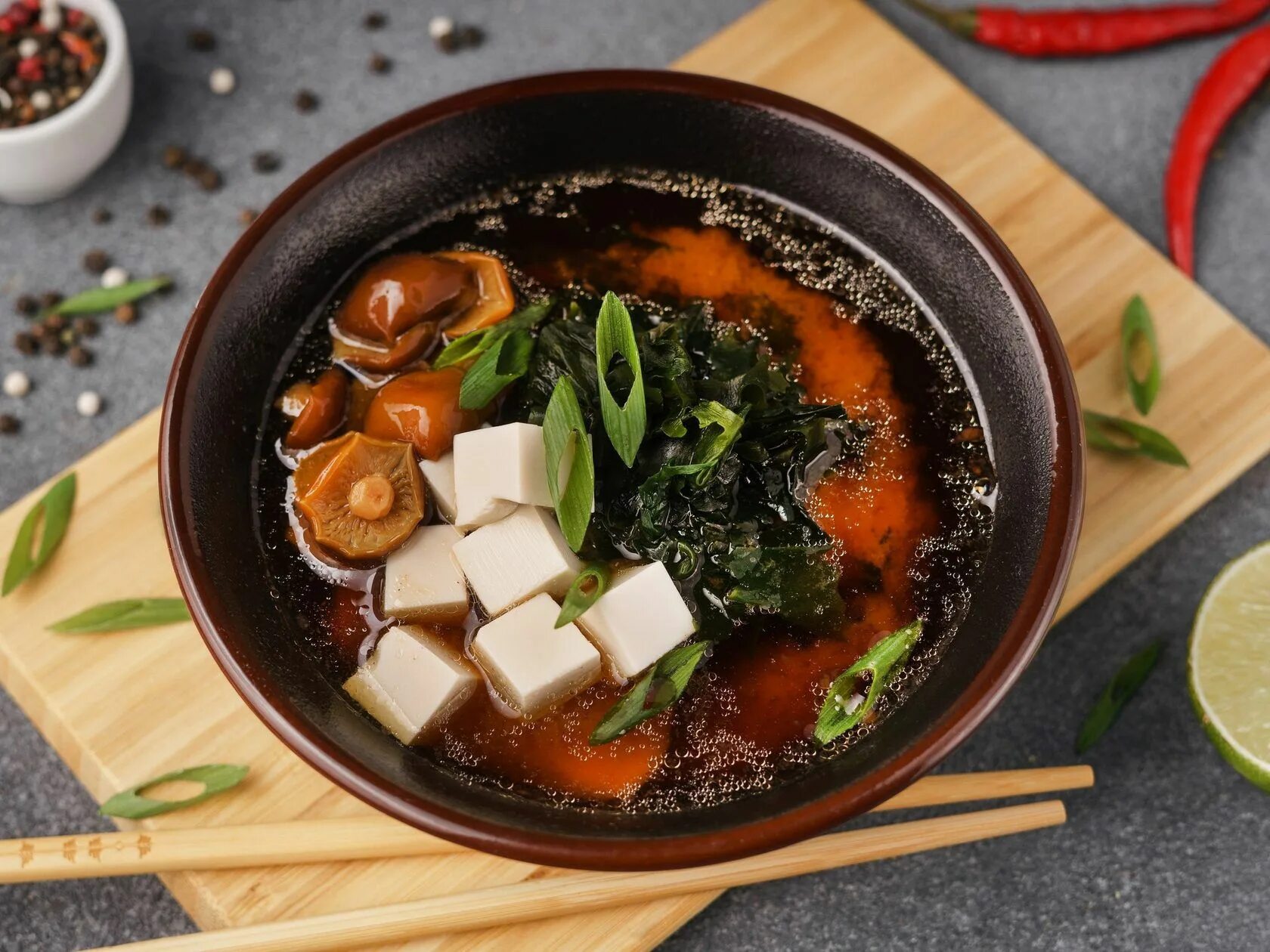 Суп на завтрак у японцев 4 буквы. Японский суп мисо. Тори мисо. Мисо-суп (мисосиру). Грибы для мисо супа намеко.