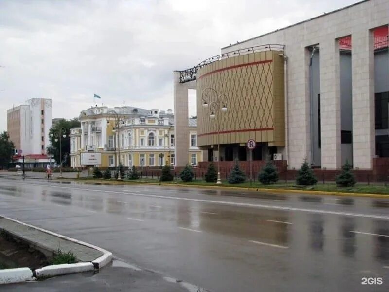 Мой город уральск последний. Уральск казахстан аврора. Казахстанском уральске. Уральск центр города. Памятник батыру уральск.