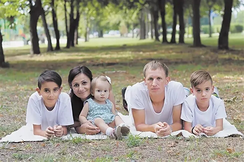 Дом 2 первые участники проекта. 1 семейный. 5sta family 2013. Современная семья. Одна семья участники.