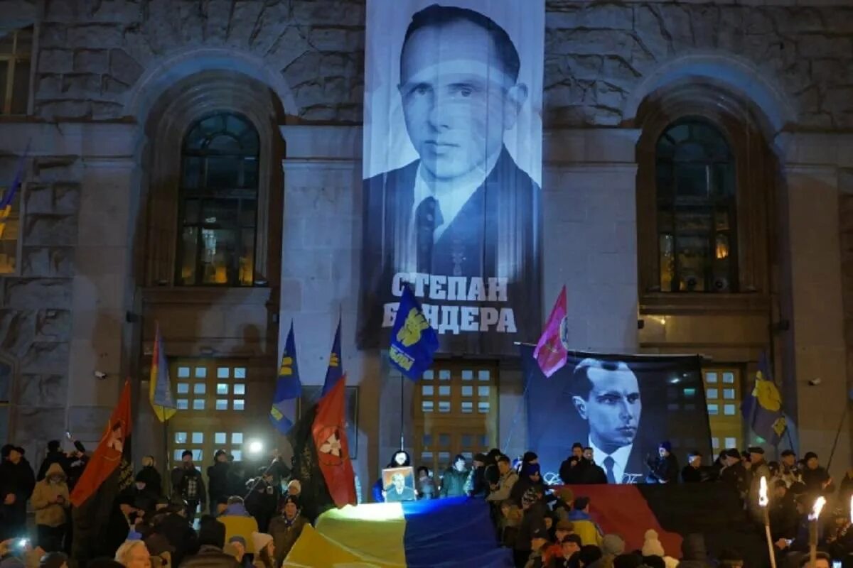 Хитрый украинец. Бандера на украинском. Бандера на украинском. Памятник степану бандере (тернополь). Бандера на украинском.