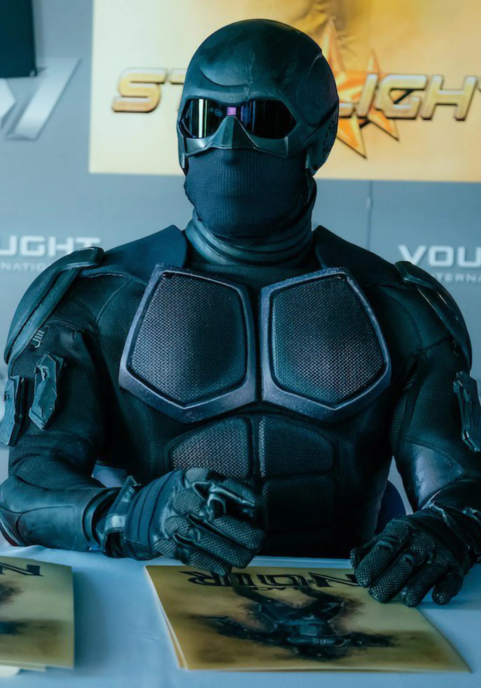 черный нуар клон хоумлендера. черный нуар клон хоумлендера. черный нуар из пацанов. нуар костюм. черный нуар пацаны.