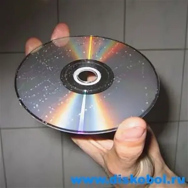 Паста для чистки двд дисков. Диск для чистки магнитолы. Можно ли протереть диск. Потертости сд диск. Компакт диск поцарапанный.