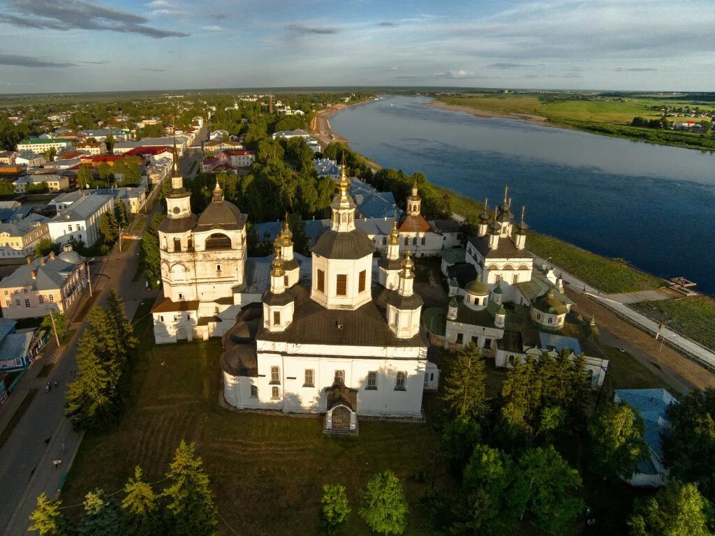 Порт устюг. Соборное дворище великий устюг. город великий устюг вологодская область. великий устюг центр города. вологодская область достопримечательности великий устюг.