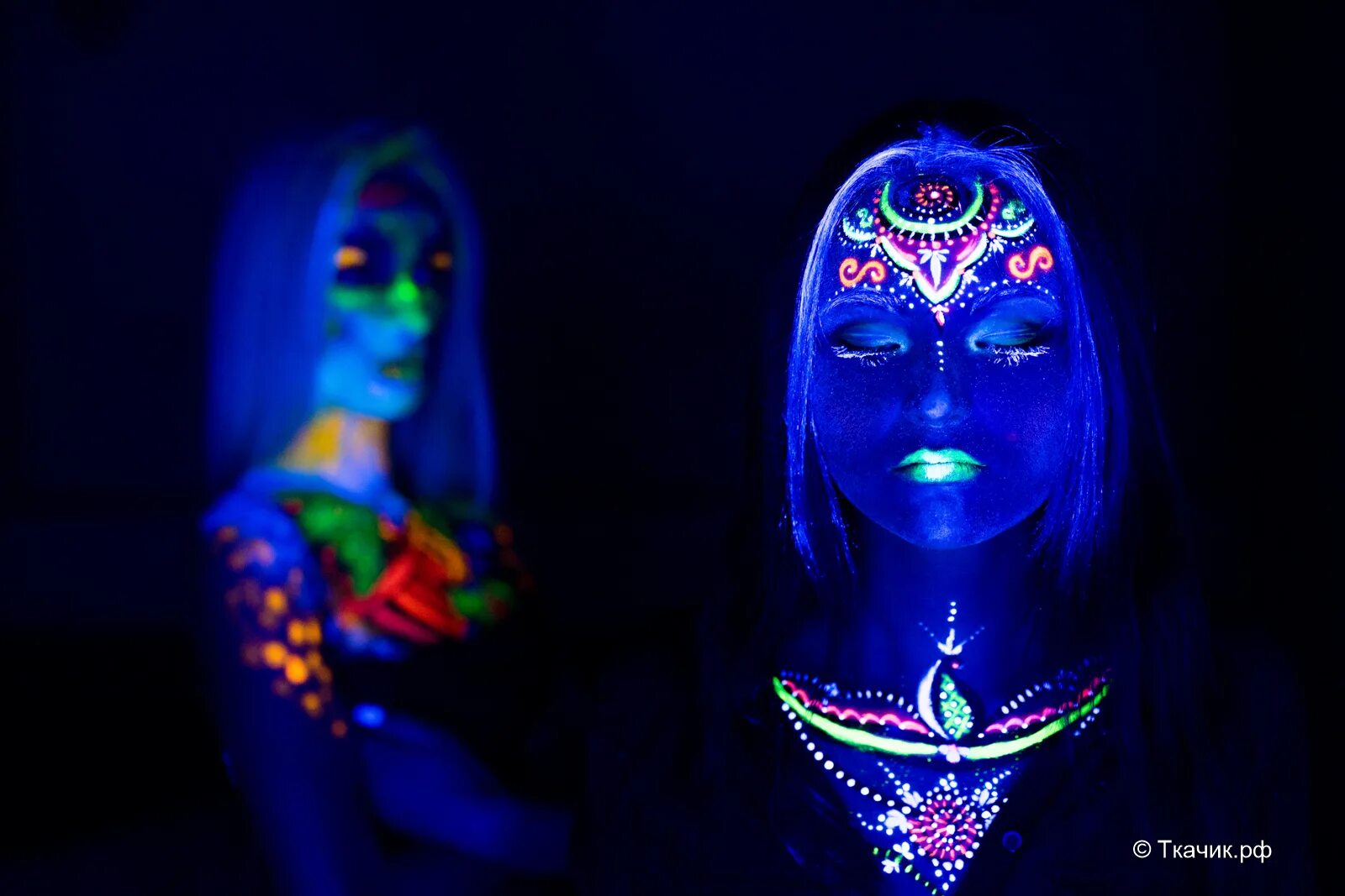 светящиеся алисы. световое лазерное шоу. флуоресцентный аквагрим. флуоресцентная краска. светящиеся алисы.