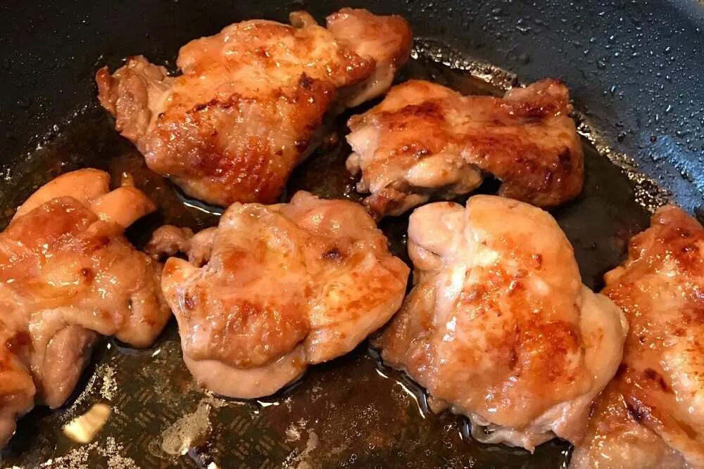 Курица на сковороде быстро и просто