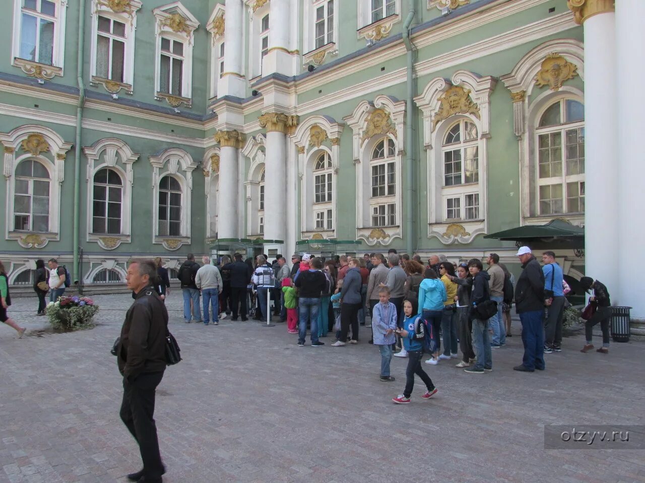 Где кассы эрмитажа санкт петербург. Касса в музее. Эрмитаж спб кассы. Эрмитаж очереди в кассы. Кассы в музеях санкт-петербурга.