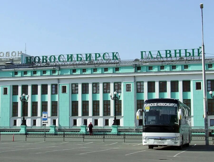 Новосибирск жд вокзал автобус купить билеты. Вокзал Новосибирск главный. В 1995 Новосибирск главный. Новосибирск главный вокзал в 2000 году. Автостанция главный Новосибирск.