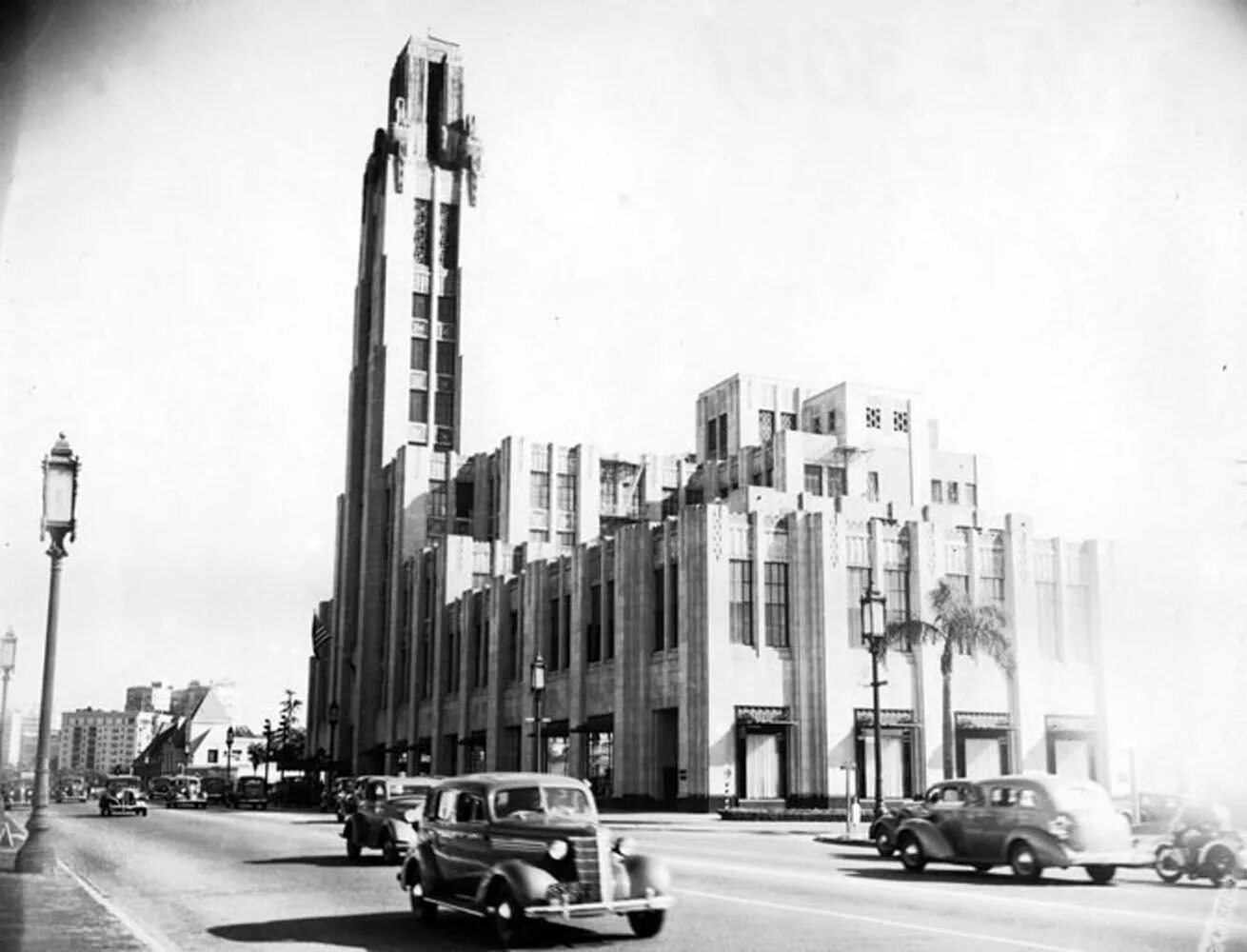 Over 80. Лос Анджелес 1930. Лос Анджелес 1930 год. Los Angeles в 1930 стиль в архитектуре. Ар-деко 1930 город.