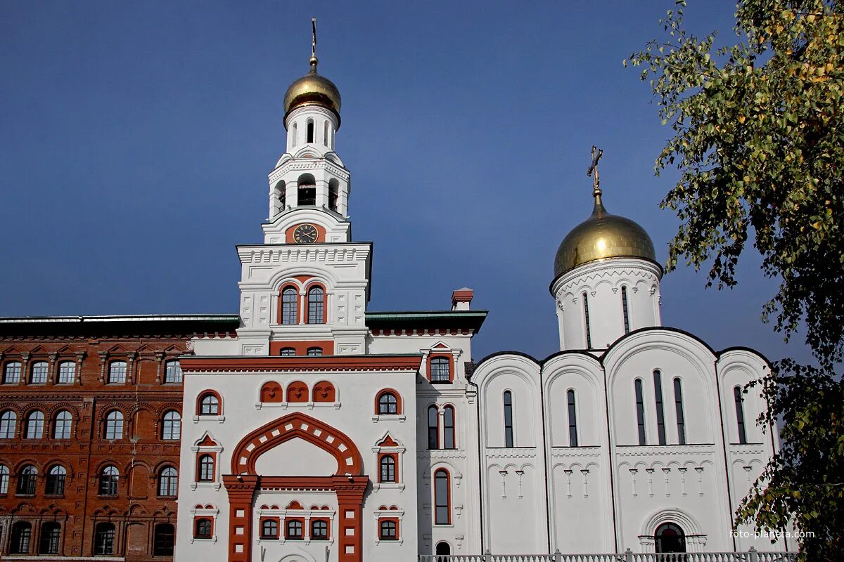 Поволжский православный тольятти. Поволжский православный институт им святителя Алексия. Храм трех святителей Тольятти. Храм святителя Алексия Тольятти. Православный институт Тольятти.