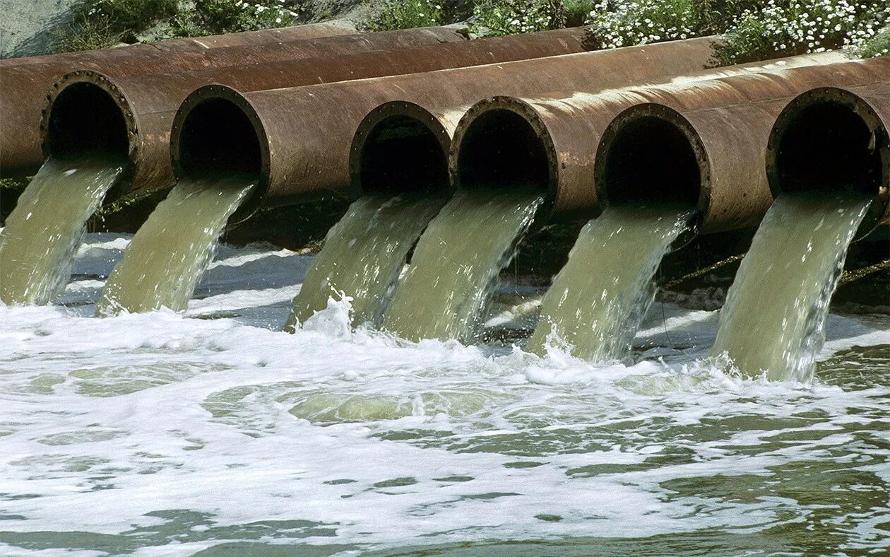 Стоками называют. Сточные воды. Промышленные сточные воды. Сброс сточных вод. Загрязнение водоемов.