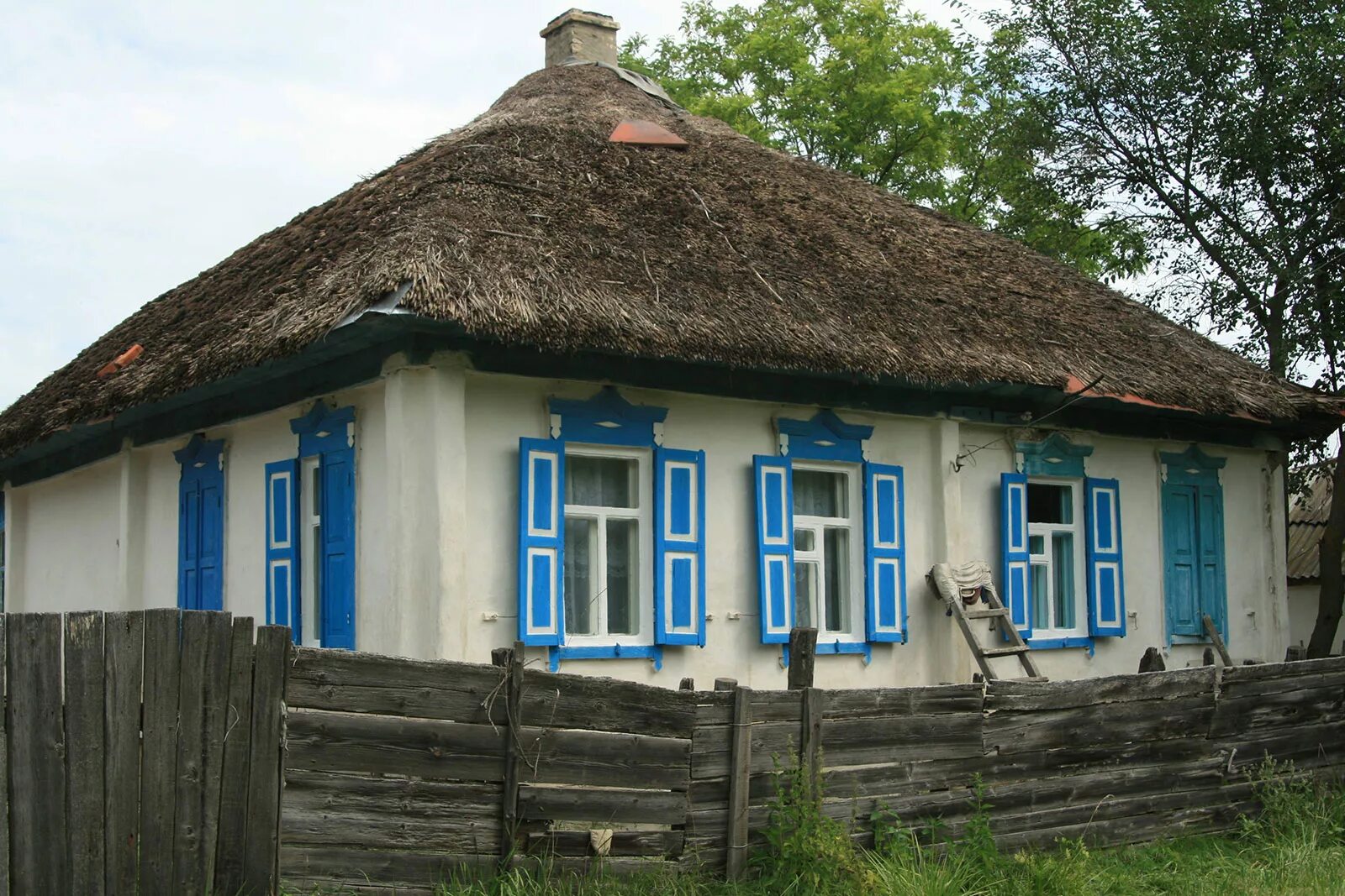 Казачья хата курень. Казачий курень, Мазанка. Южнорусская хата Мазанка. Хата Мазанка Кубань. Понять хата