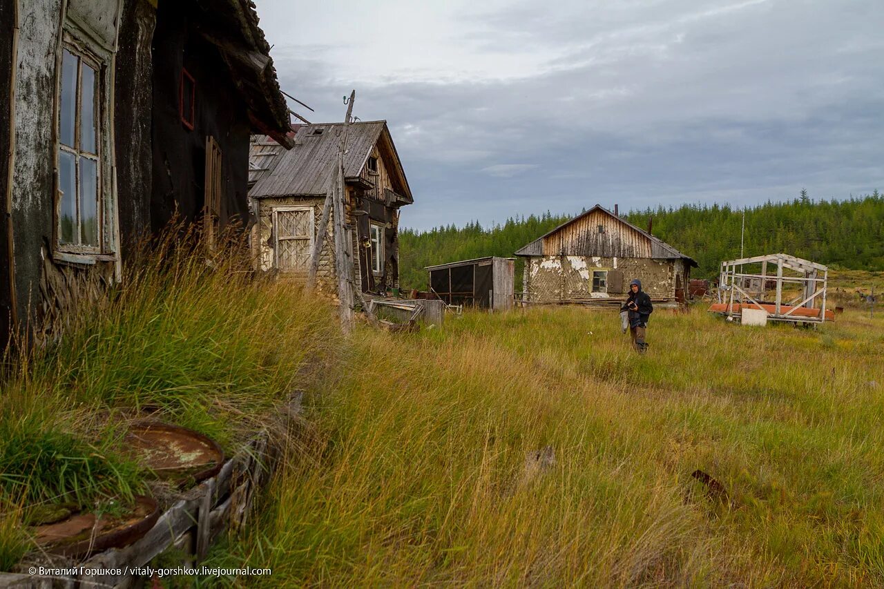 в брошенном богом поселение старом
